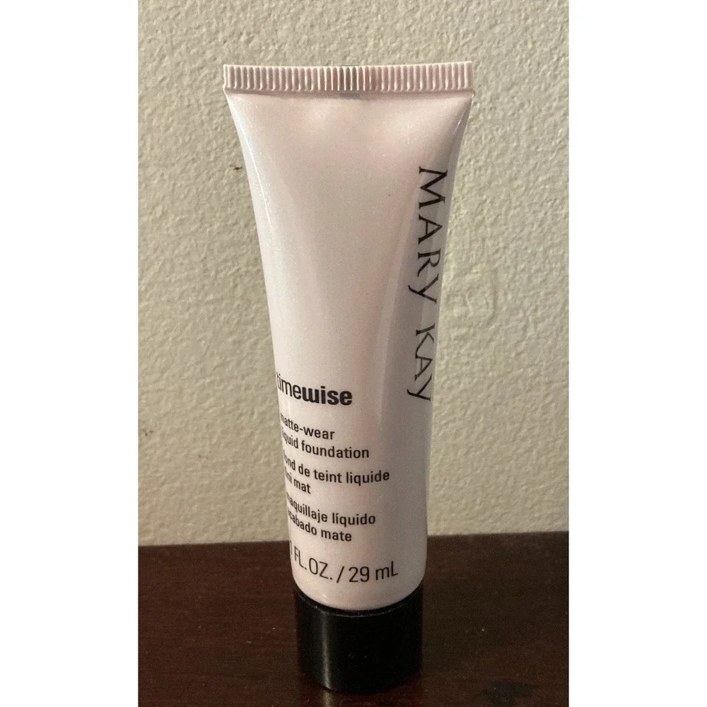 Mary Kay TimeWise Matte Wear Liquid Foundation Ivory 5 Combination -‎ Oily Skin